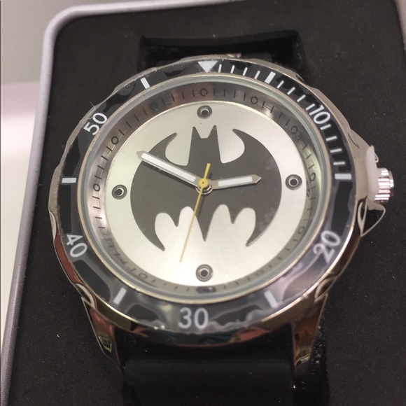 BATMAN 🦇 ANALOG WATCH SLVR BLK DC COMICS LRG FACE - Picture 8 of 8